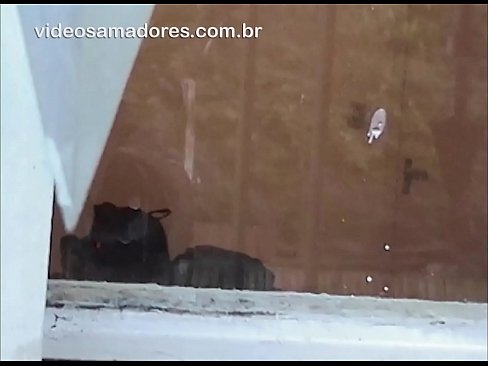 ❤️ Home cachondo mirando á súa moza con outro mozo, gravando un vídeo de carallo sen molestar á parella ❤️❌ Follar en nós ﹏